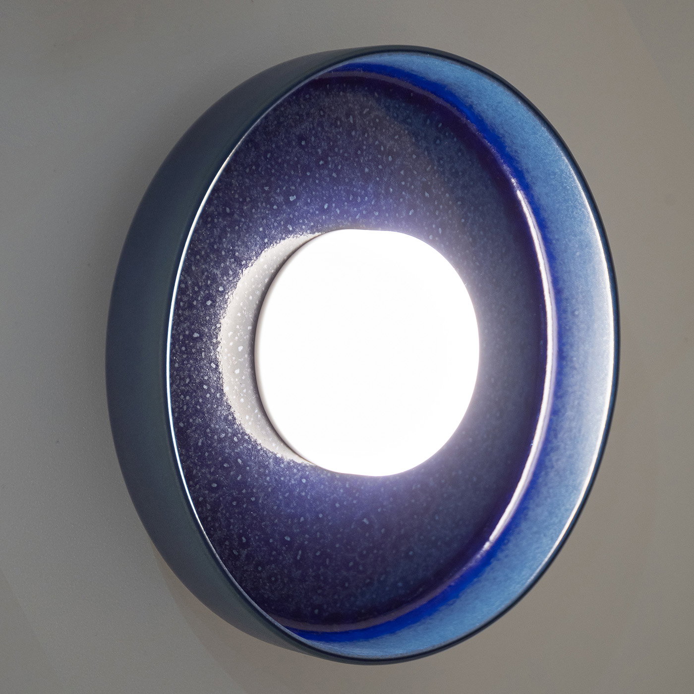 Molto Luce Wall-mounted luminiare with dimmable Light Engine